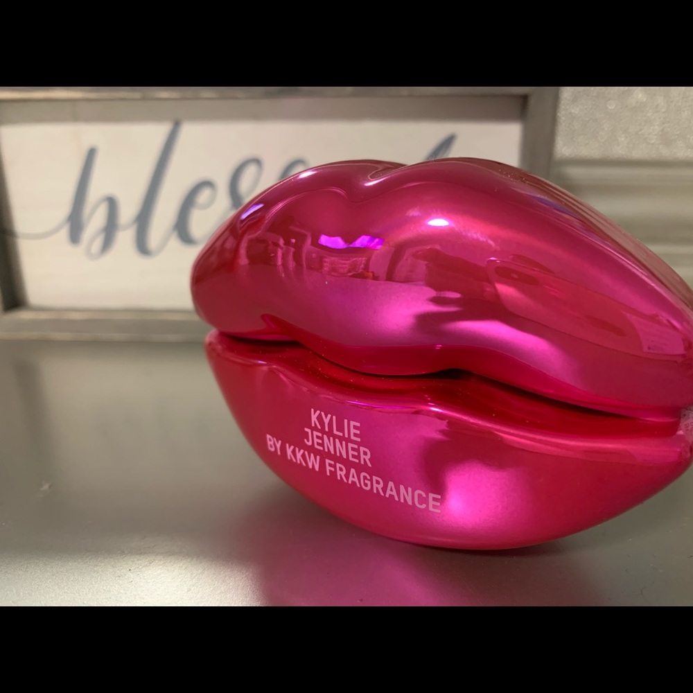 Kylie Jenner 1 OZ just sprayed twice semi new